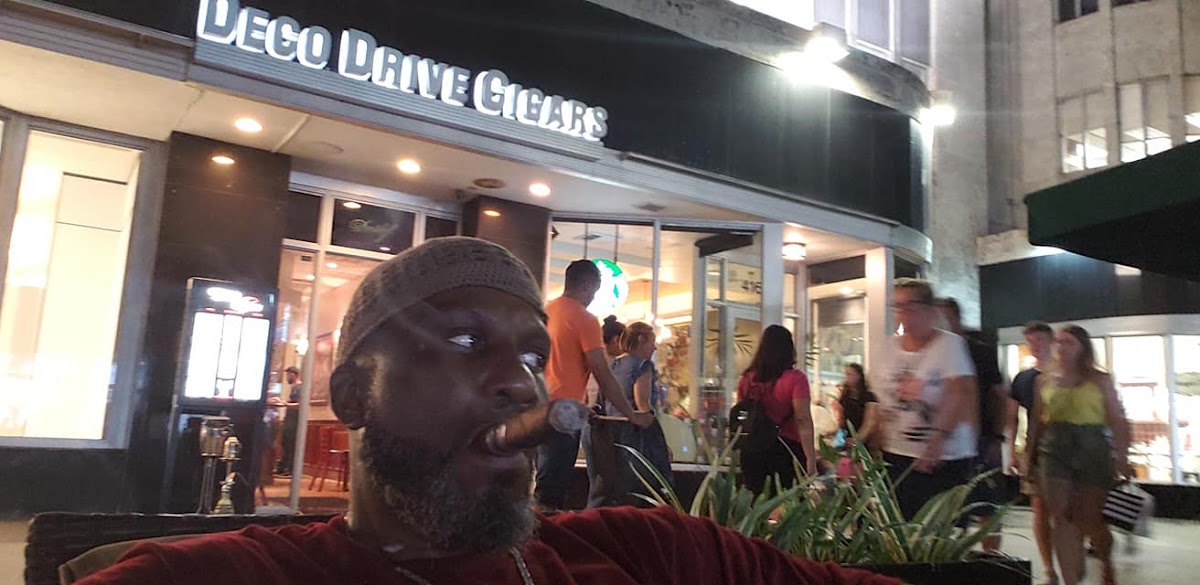 Deco Drive Cigars & Hookah Lounge
